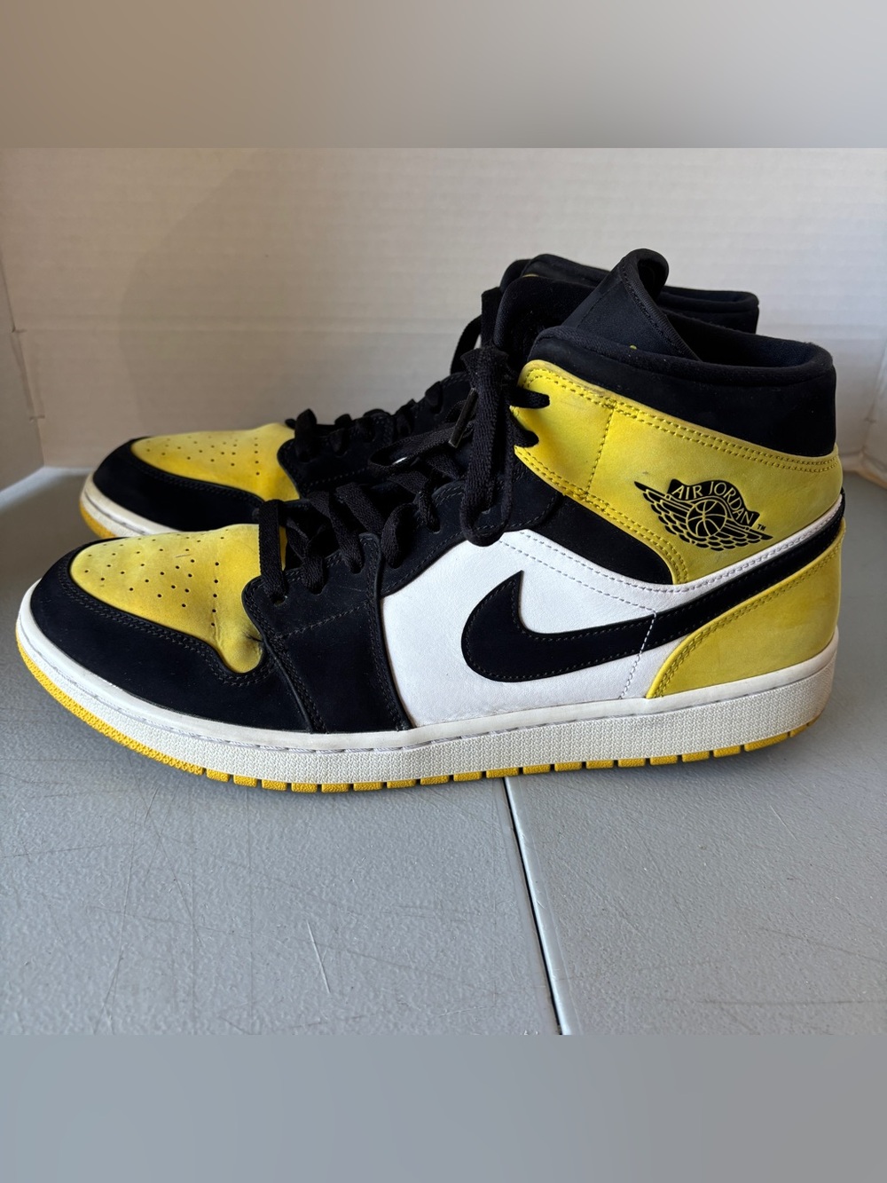 Nike Air Jordan 1 Retro High OG "Yellow Toe" Taxi/Black/Sail 555088-711
